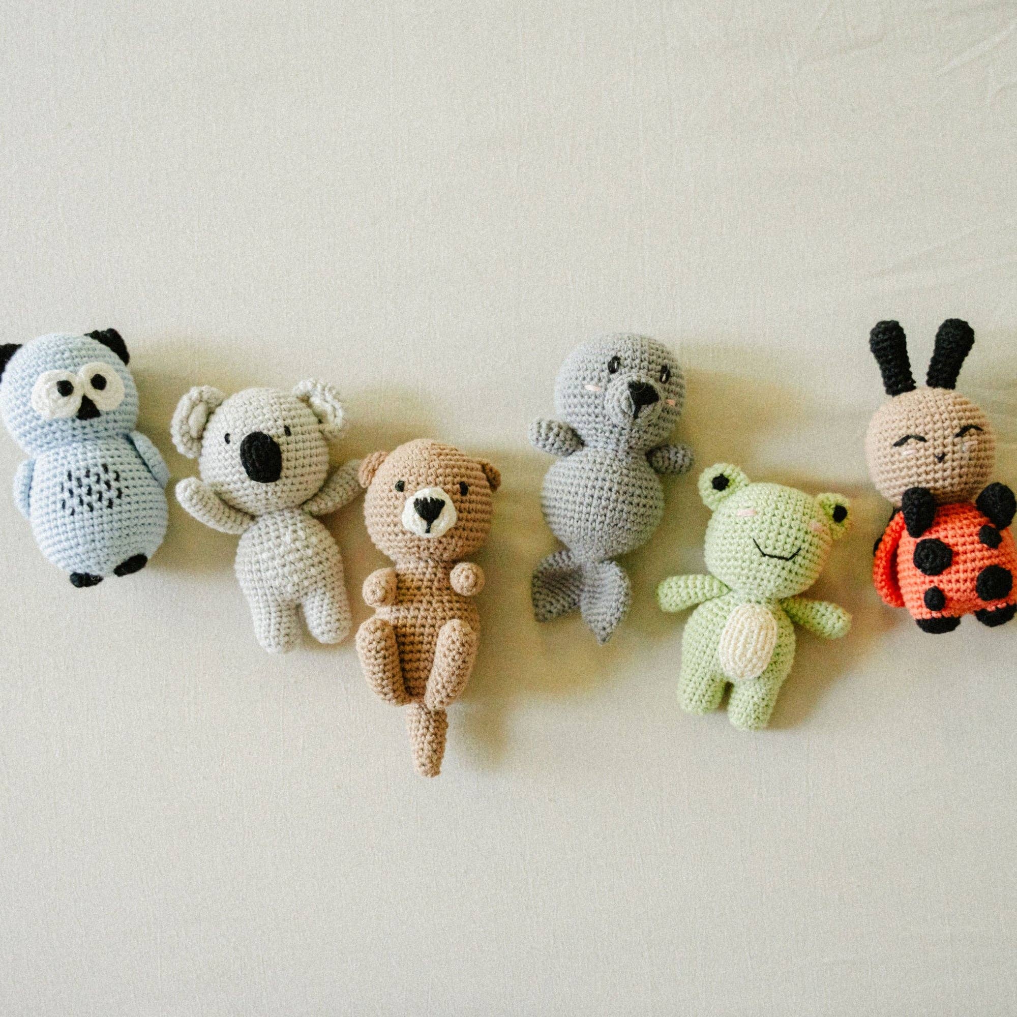 Adorable miniature crochet animals: owl, koala, seal, bear, frog, ladybug. Perfect for babies and toddlers! 🎁